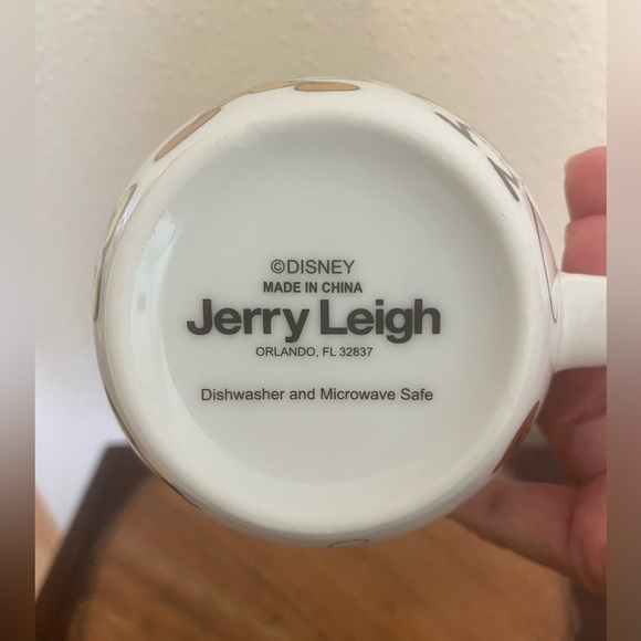 Disney 90 Years of Mickey mug from Jerry Leigh New - Picture 4 of 4